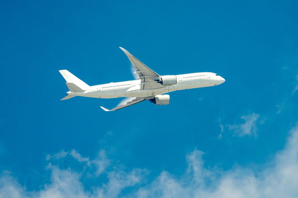 UK to Toronto Flights: Best Times for Budget Travel
